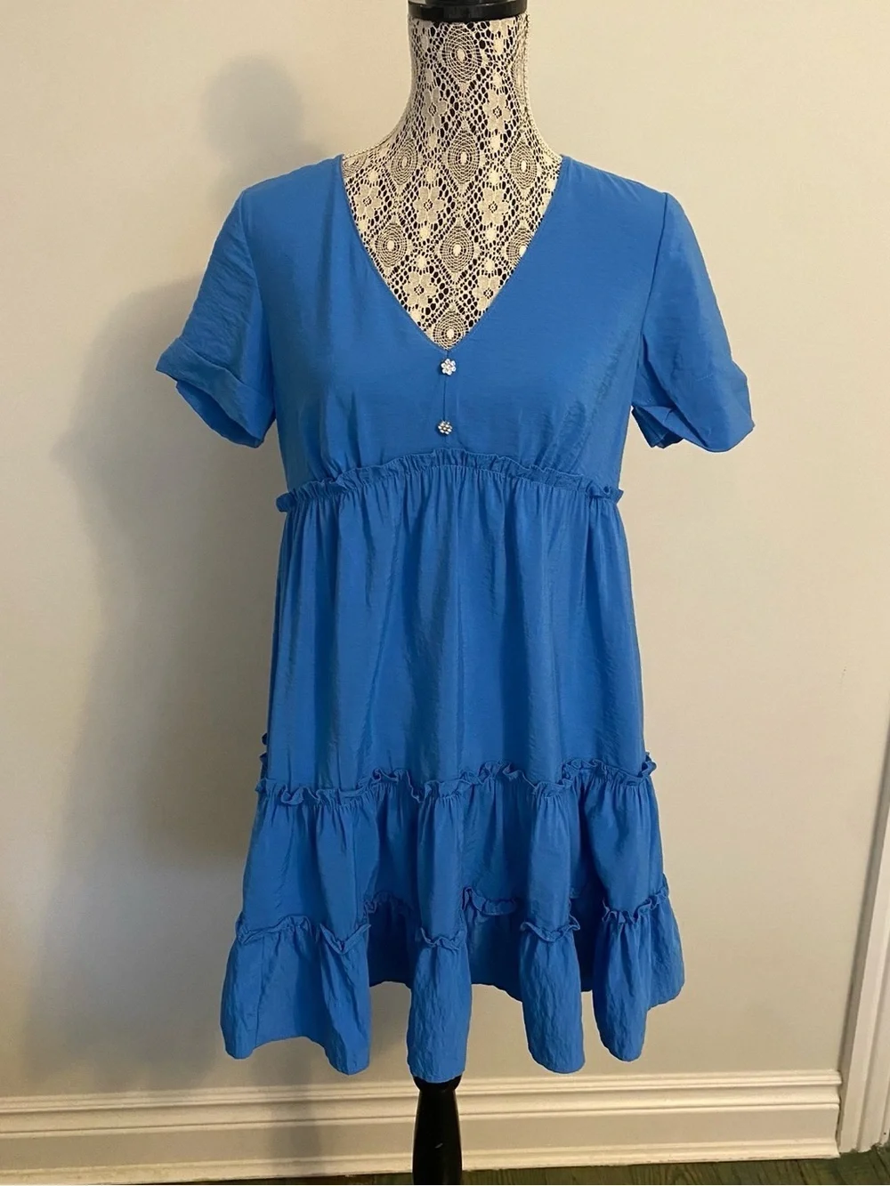 white or cream dress Monarch Midi | | Size M 1.25